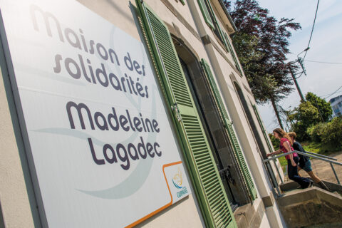 enseigne du CCAS centre d'action sociale à Guipavas