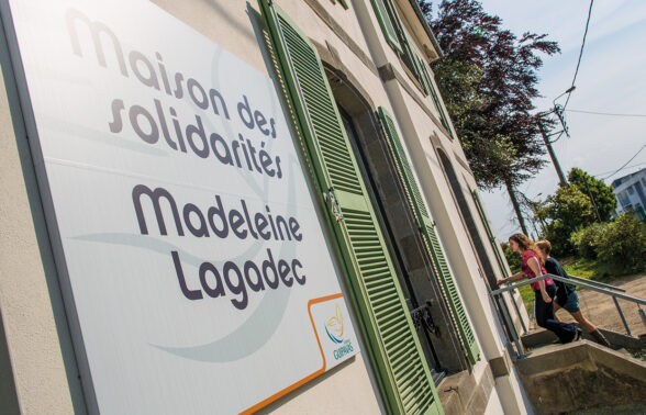 enseigne du CCAS centre d'action sociale à Guipavas