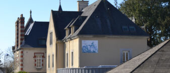 La résidence de Ker Astel : un bâtiment ancien avec beaucoup de cachet, niché dans un écrin de verdure.