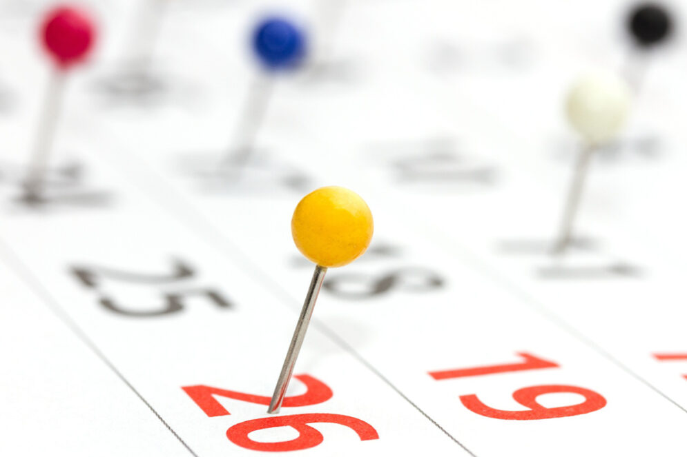 Épingle marquant une date sur un calendrier