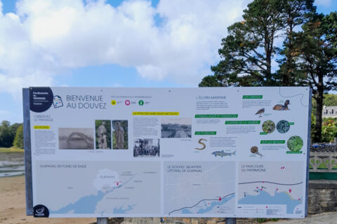 Panneau point de départ du cricuit de valorisation du patrimoine au Douvez