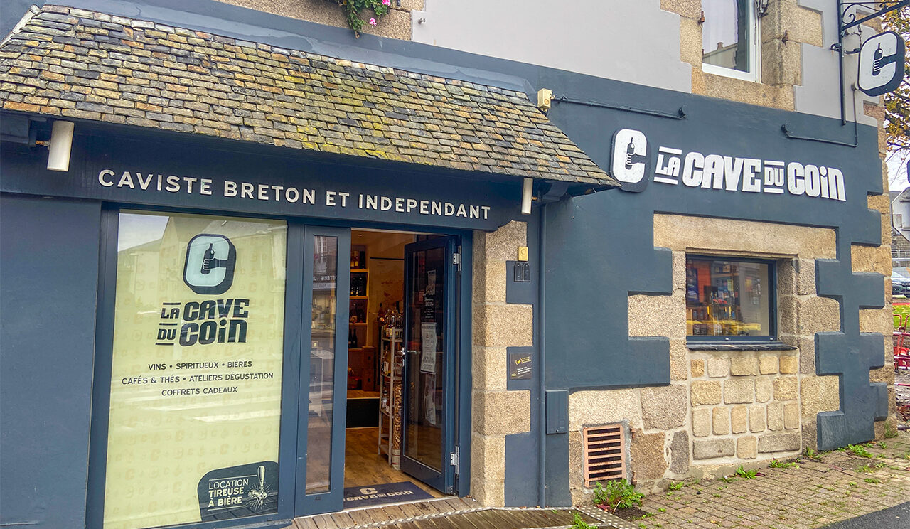 Porte d'entrée et devanture de La Cave du coin à Guipavas