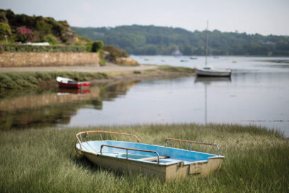 Vue d'une barque sur le bord de l'Élorn dans le quartier du Douvez - Agrandir l'image, fenêtre modale