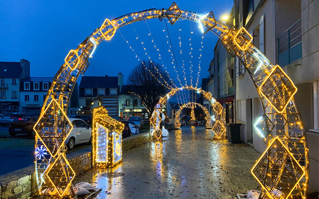 Arches illuminées pour Noël 2025 - Agrandir l'image, fenêtre modale