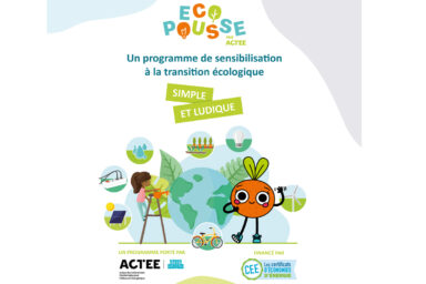 Logo Ecopousse avec le slogan : un programme de sensibilisation à la transition écologique simple et ludique avec la mascotte en forme d'orange