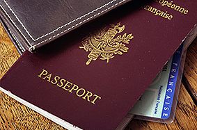 illustration : carte d'identité et passeport